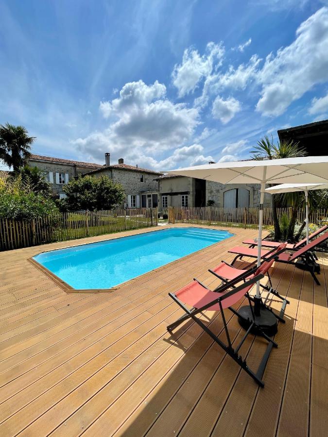 Maison D'Hotes - Le Logis Du Medoc Hotell Saint-Yzans-de-Médoc Exteriör bild