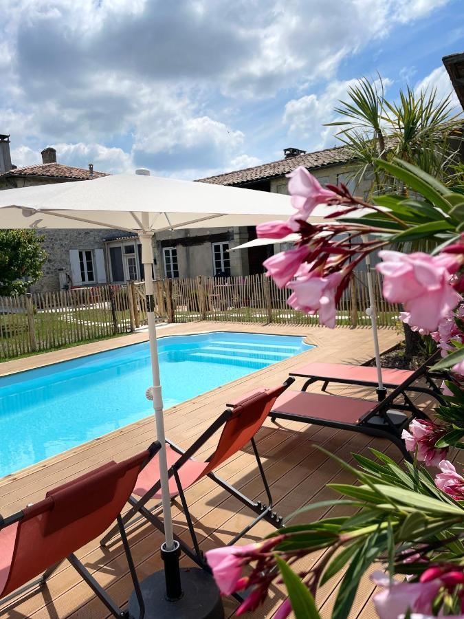 Maison D'Hotes - Le Logis Du Medoc Hotell Saint-Yzans-de-Médoc Exteriör bild